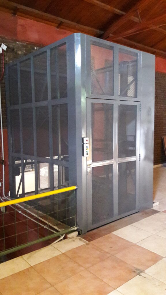 Montacargas fabricado a medida