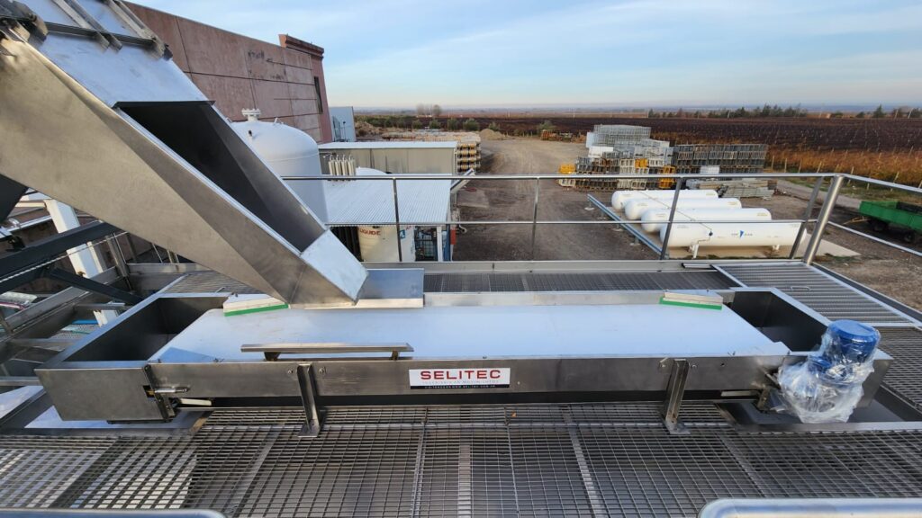 cintas distribuidoras con descarga en bodega de vinos